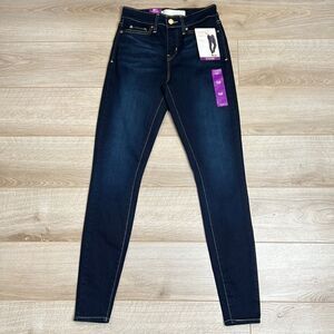 NWT Levi’s Signature Gold Mid Rise Skinny Jeans – Dark Wash – Size 2M